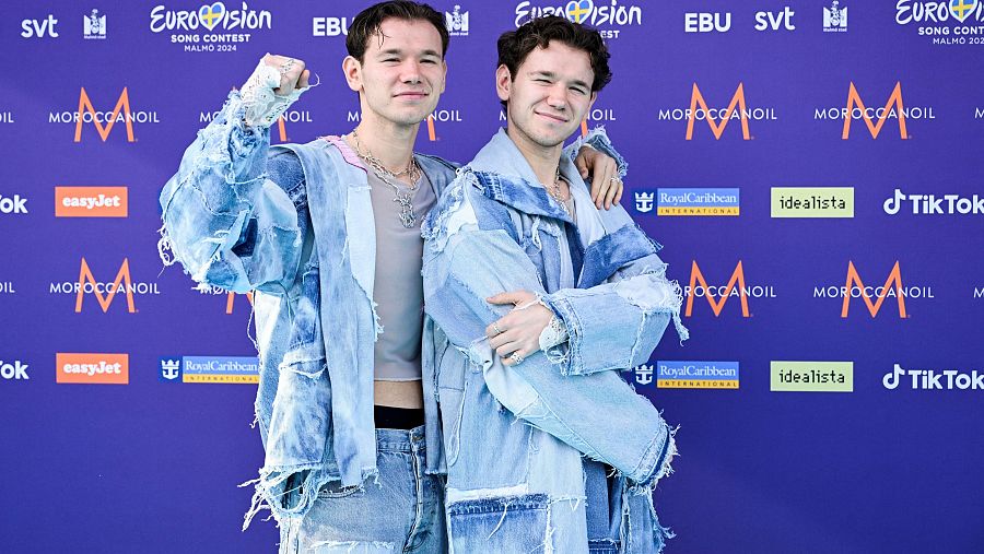 Marcus y Martinus en la alfombra turquesa de Eurovisión 2024