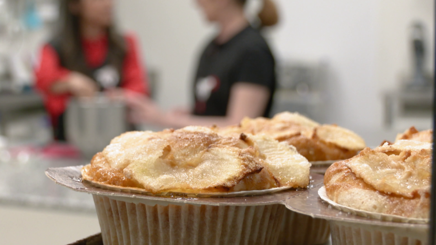 Esponjosas y deliciosas, aprende a elaborar estas magdalenas