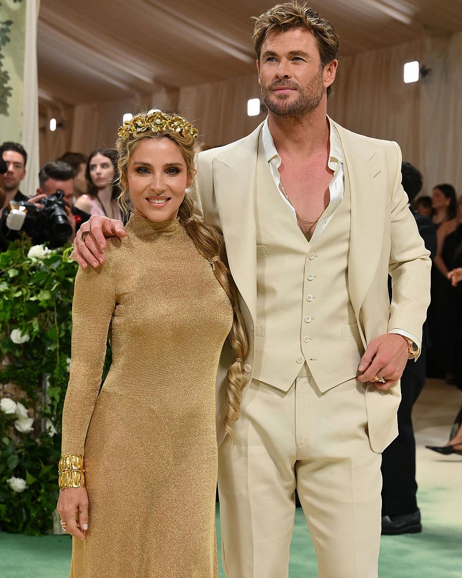 La actriz española Elsa Pataky y el actor australiano Chris Hemsworth en la Met Gala 2024