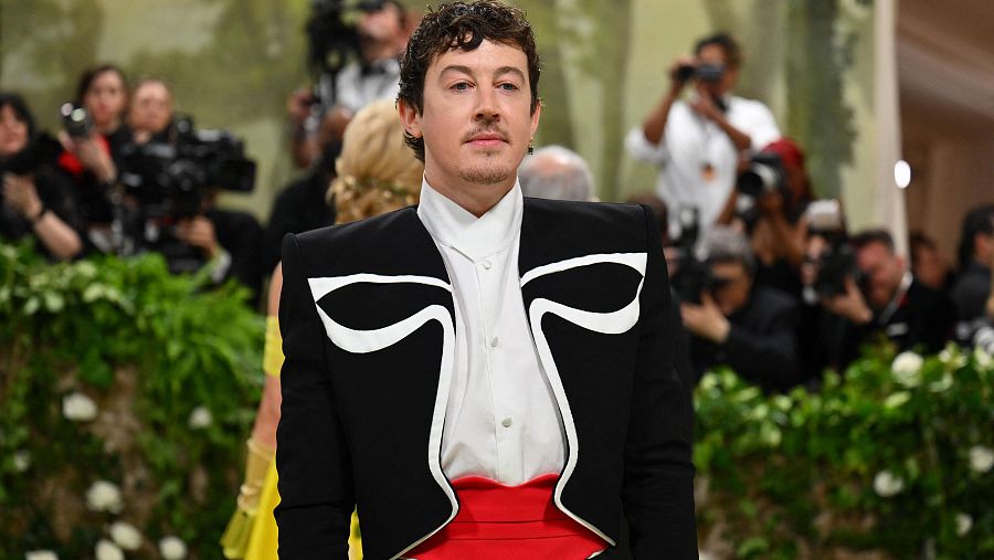 El actor Alex Sharp en la Met Gala 2024