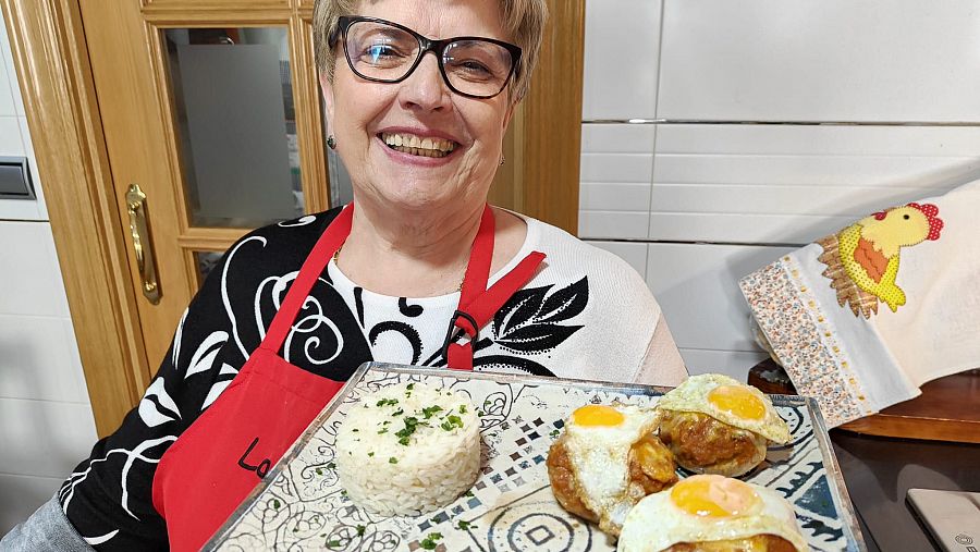 Adoración con el plato de champiñones rellenos