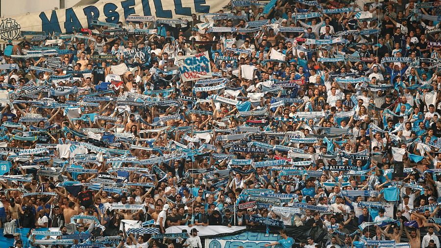 Aficionados del Olympique de Marsella en el estadio Velodrome