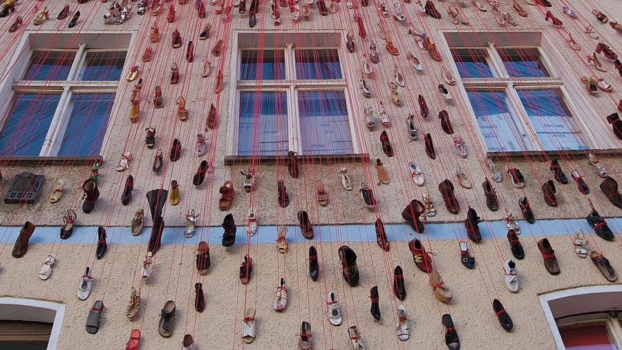 'Traces of Life' (Chiharu Shiota, 2008)