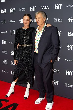 Vicky Krieps y Viggo Mortensen en la premiere de la película.