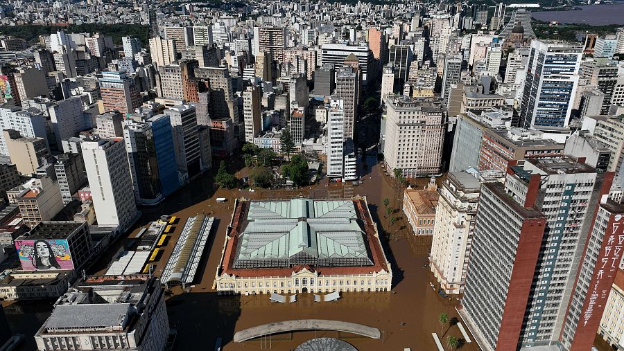 Vista aérea de Porto Alegre inundada