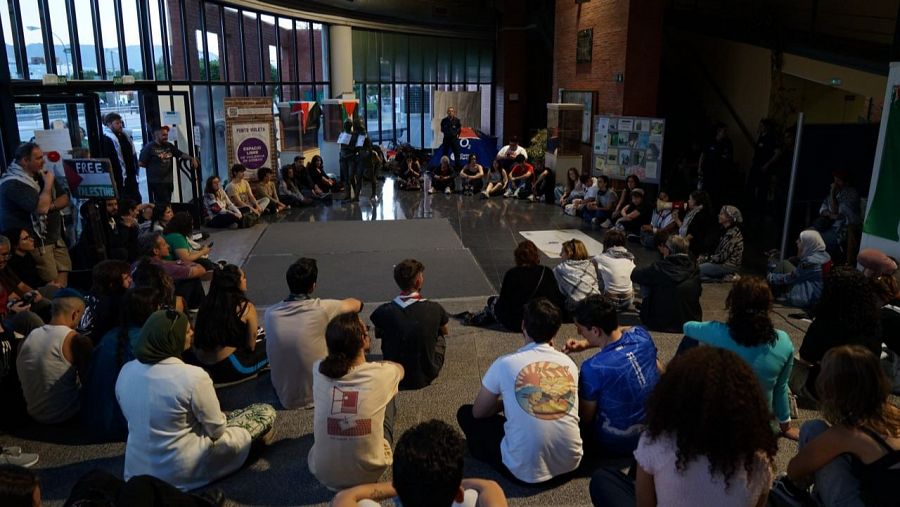 Estudiantes de la Universidad de Málaga en una asamblea