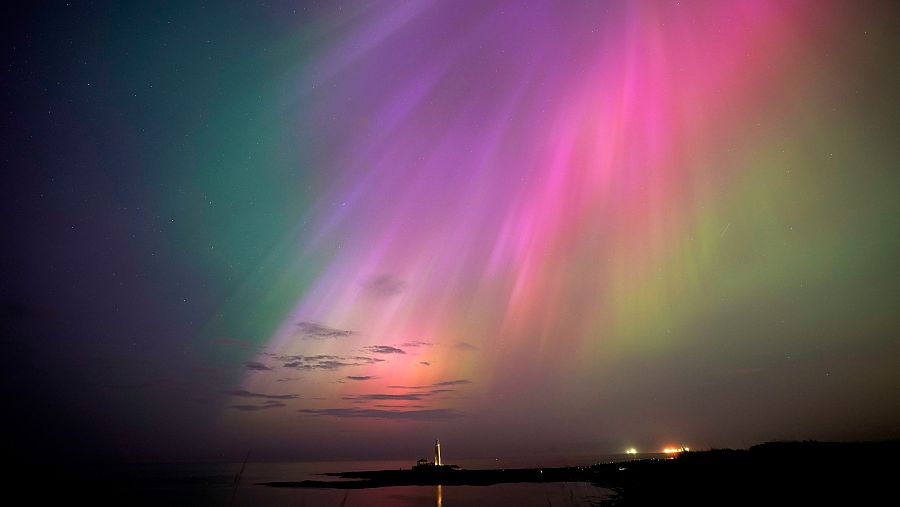 La aurora boreal en Whitley Bay, Inglaterra.