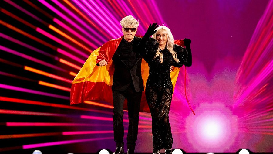 Nebulossa en el desfile de banderas de la final de Eurovisión 2024