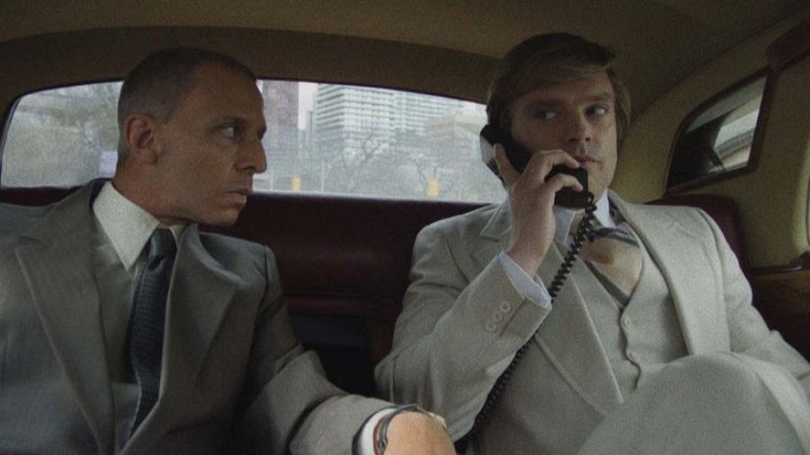 Jeremy Strong  y Sebastian Stan en The Apprentice.