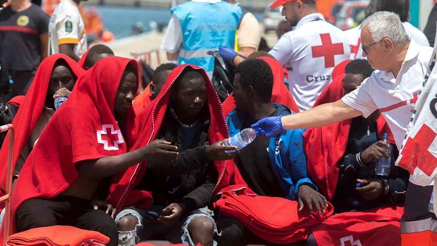 Salvamento rescata a 112 migrantes de dos neumáticas en Fuerteventura, entre ellos un niño