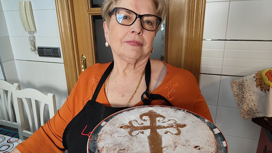 Adoración con la tarta de Santiago