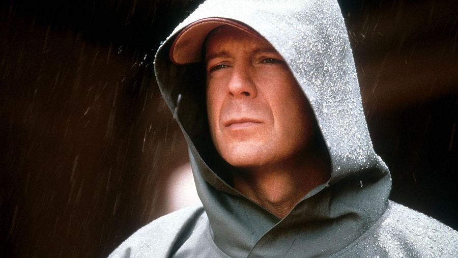 Bruce Willis es el único superviviente de un accidente de tren en 'El protegido'