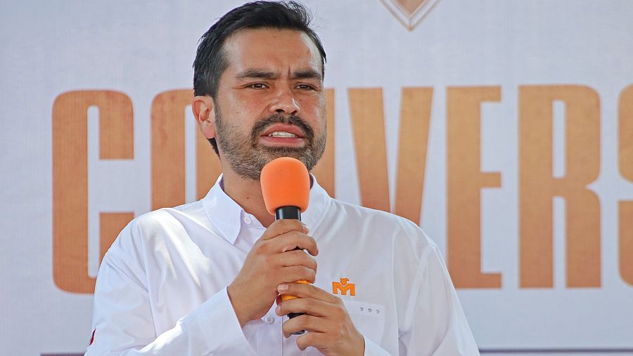 El candidato Jorge Álvarez Máynez participa en un conversatorio universitario en ciudad de Tuxtla Gutiérrez