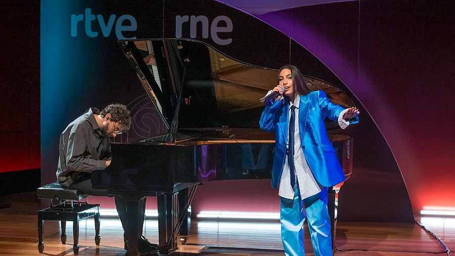 María José Llergo, premio Ojo Crítico Música Moderna, durante su actuación