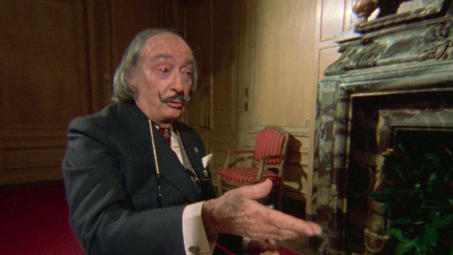 Dalí, durante una entrevista