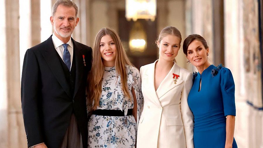 Imagen de la felicitación de Navidad de los Reyes y sus hijas