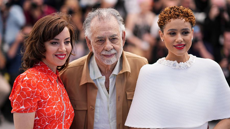 Aubrey Plaza, Francis Ford Coppola, y Nathalie Emmanuel, en el Festival de Cannes.