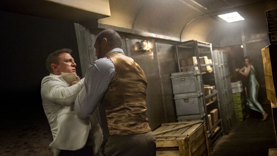 Dave Bautista con Daniel Craig en Spectre