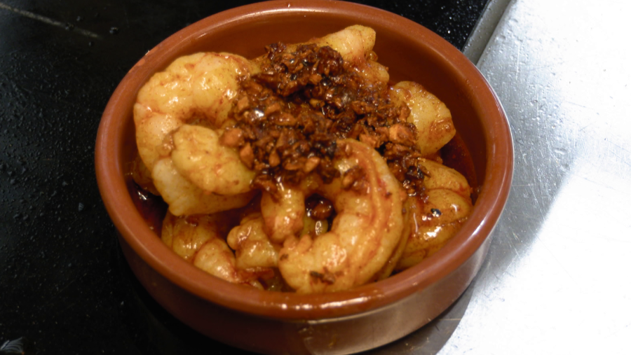 Disfruta de un buen plato de gambas al ajillo casero y delicioso