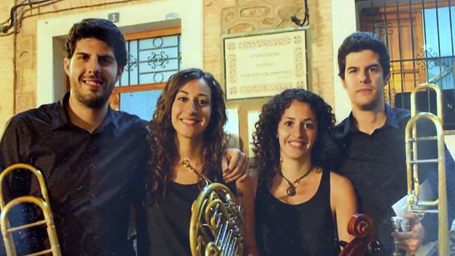 Borja, Raquel, Míriam y Adrián (de izquierda a derecha) han seguido con la tradición musical en la familia