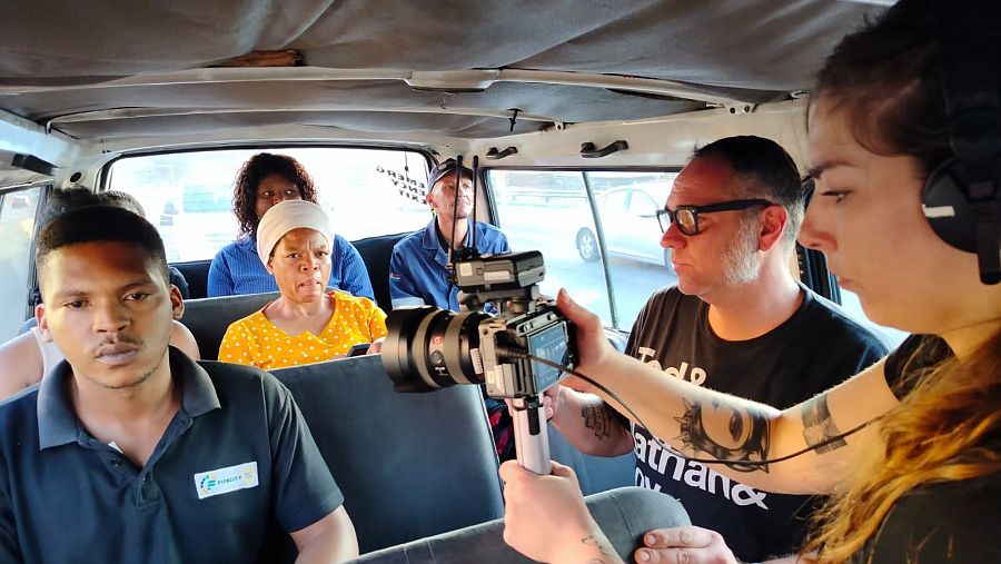 Nhlanhla Msimang captado en un momento de la entrevista en su viaje en taxi colectivo desde Soweto hacia Johannesburgo