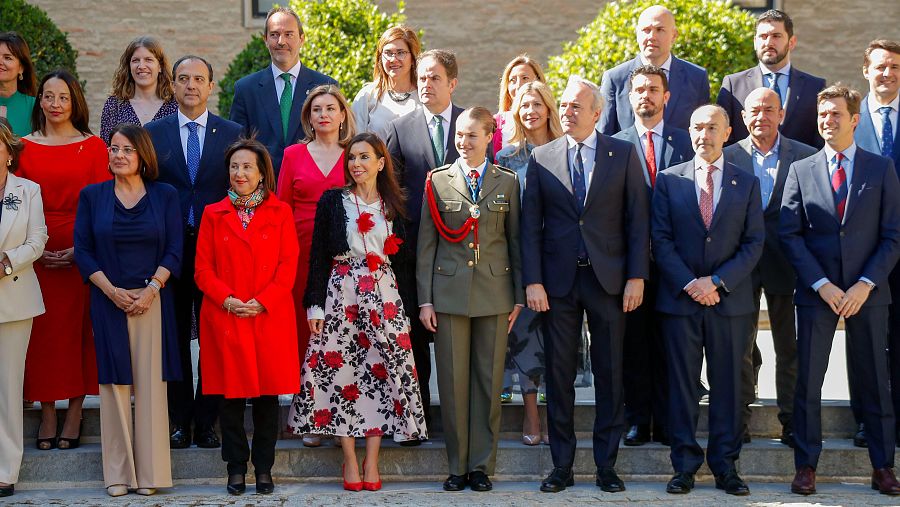 La Princesa de Asturias, Leonor de Borbón, en una foto de familia tras recibir la Medalla de las Cortes de Aragón