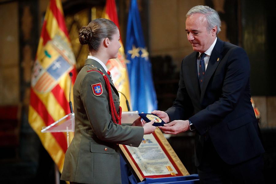 La Princesa de Asturias, Leonor de Borbón, y el presidente de Aragón, Jorge Azcón