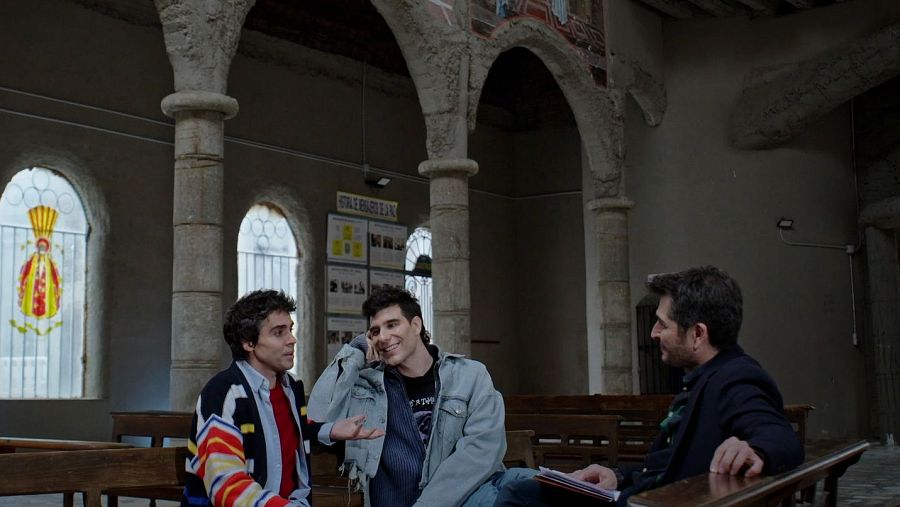 Los Javis se sientan con Carlos del Amor en La Matemática del Espejo