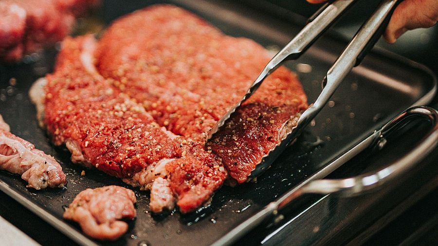 Si cocinamos los alimentos a la plancha se produce la reacción Maillard