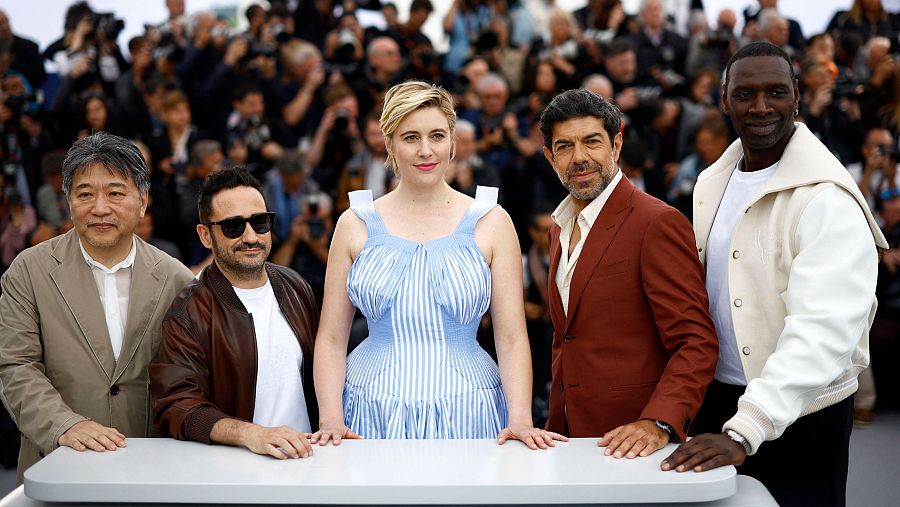 Hirokazu Kore-eda, Juan Antonio Bayona, Greta Gerwig, Pierfrancesco Favino y Omar Sy.