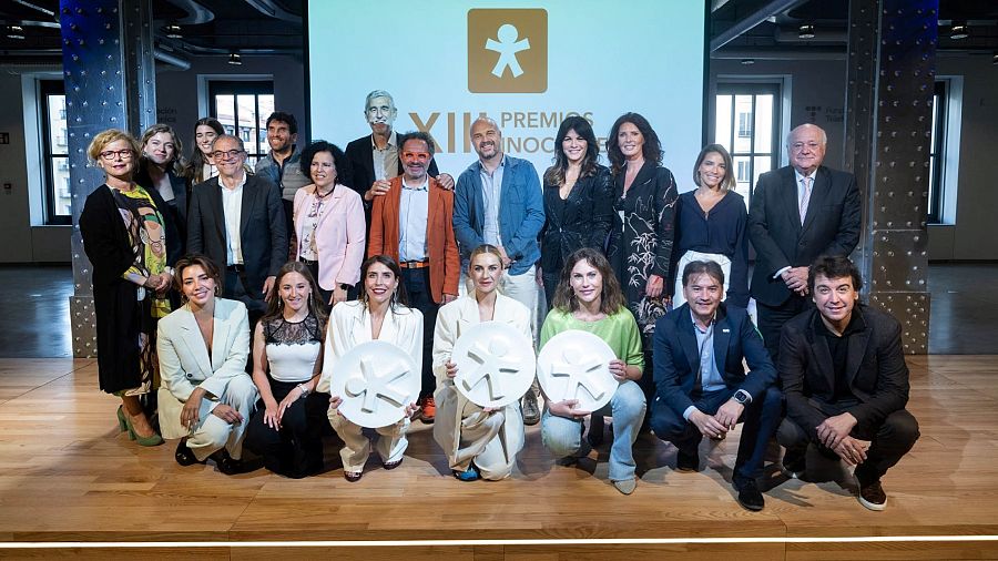 Foto de familia de los participantes en el acto de entrega de premios Fundación Inocente