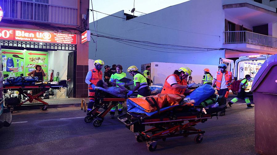 Servicios de emergencia atendiendo a heridos del desplome