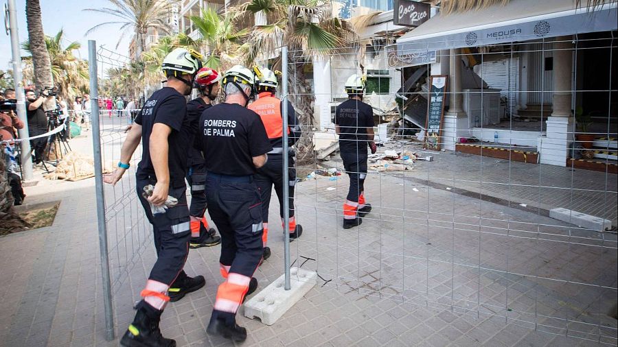 Los bomberos vuelven a trabajar en el derrumbe del restaurante
