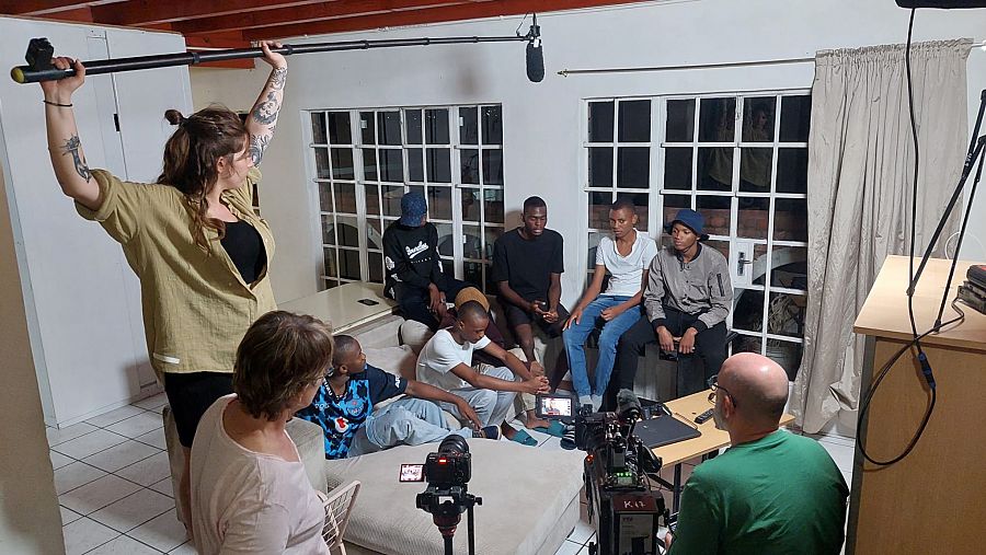 Un grupo de estudiantes de la Universidad de Johannesburgo, durante el rodaje del programa 'En Portada'.