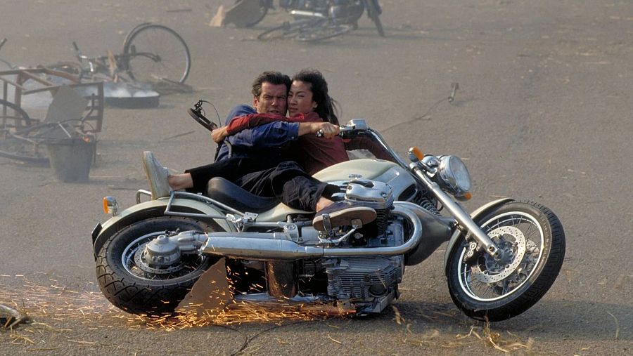 'El mañana nunca muere', con Pierce Brosnan y Michelle Yeoh