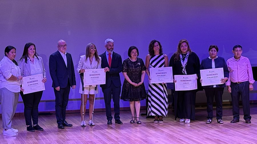 Foto de familia de los premiados