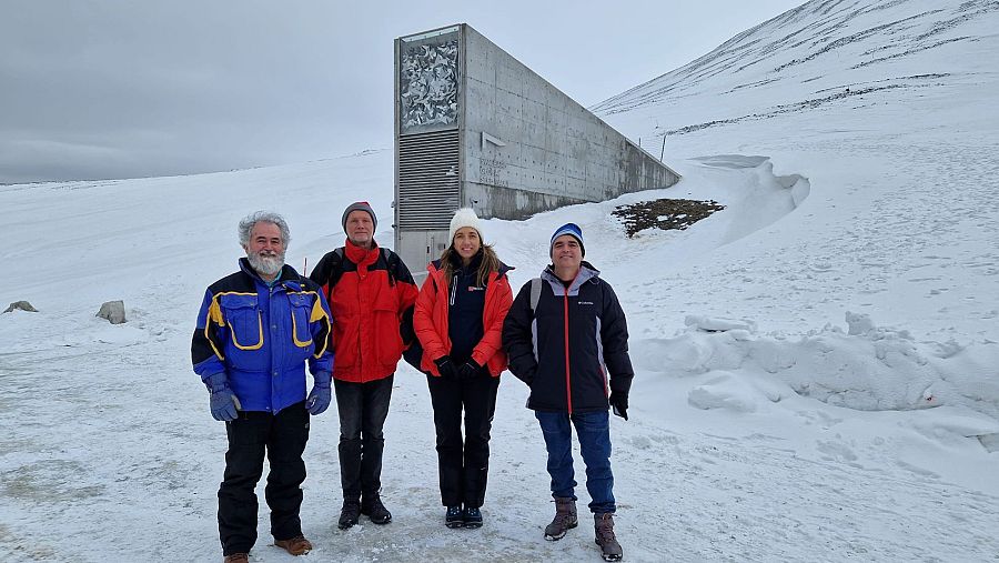 José Pablo Zamorano (IMIDRA), Guy Vancanneyt (INIA), Elena Delgado (IMIDRA) y Luis Guasch (director CRF-INIA).