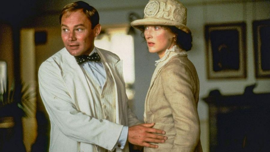 Klaus Maria Brandauer y Meryl Streep en 'Memorias de África'