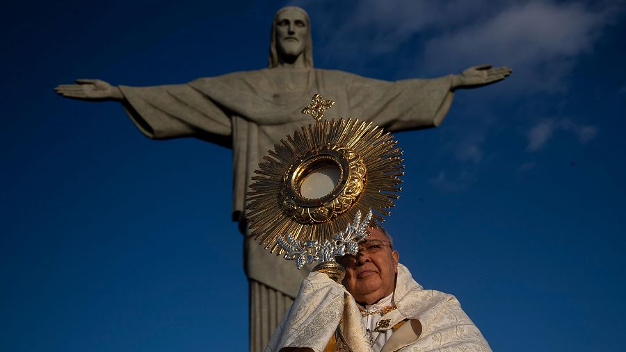 Corpus Christi: El azorbispo de Río de Janeiro, Orani Tempesta, ante el Cristo Redentor