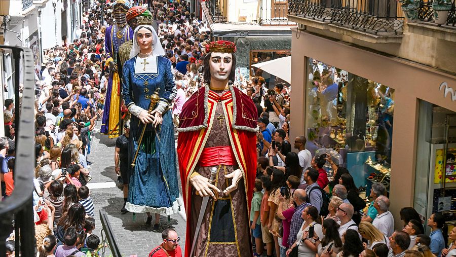 La Tarasca vuelve a desfilar en la Granada
