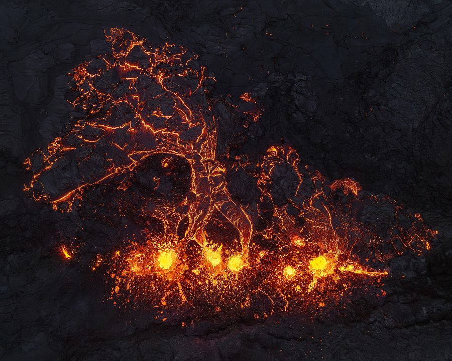 Imagen aérea de la nueva erupción en la península de Reykjanes, Islandia