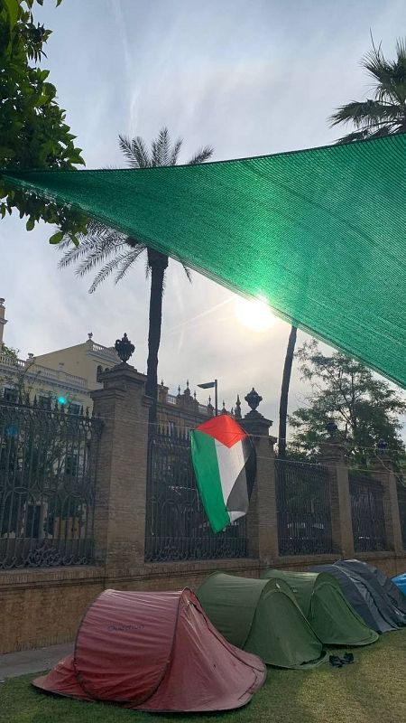 La acampada propalestina continúa en la Universidad de Sevilla