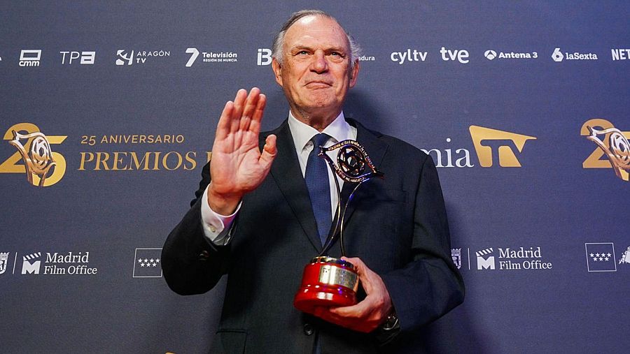 Pedro Piqueras recibe el Premio Jesús Hermida