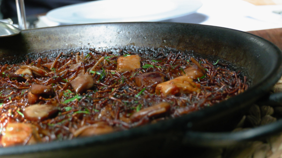 Descubre cómo preparar una rica fideuá