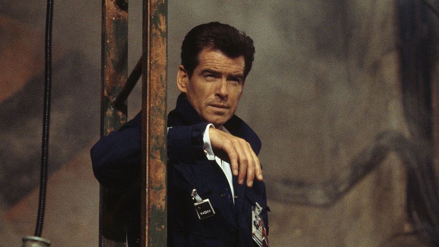 Pierce Brosnan es 007 en 'El mundo nunca es suficiente'