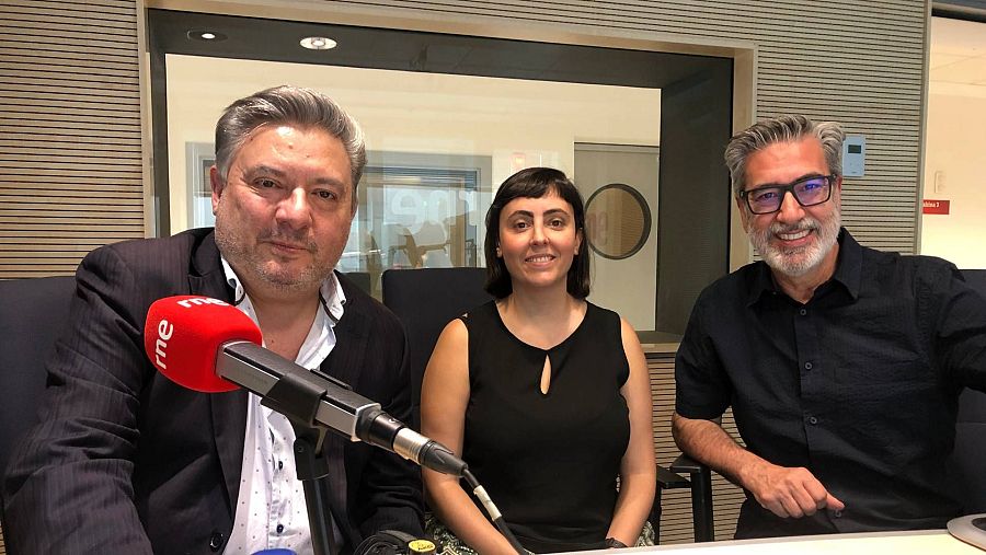 Raquel Martos y Joaquín José Martínez con Arturo Martín