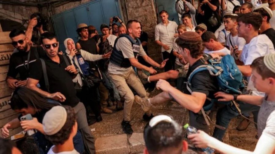 Los jóvenes judíos ultraderechistas pegan una paliza a un periodista en Jerusalén