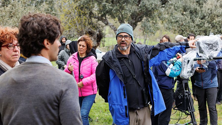 Pedro Martínez, director del episodio, da indicaciones a Almagro San Miguel