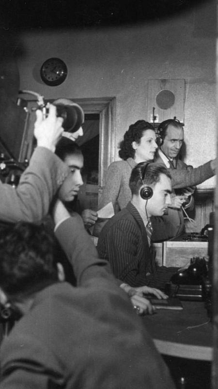 Primeres emissions de RNE a Barcelona