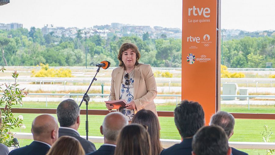 Concepción Cascajosa, durante la presentación en el Hipódromo de la Zarzuela